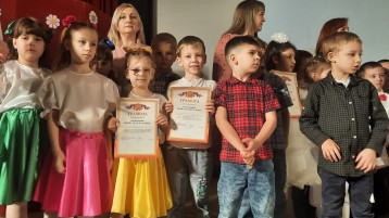 Муниципальный фестиваль детского творчества "Подари улыбку миру" Муниципальный фестиваль детского творчества "Подари улыбку миру".